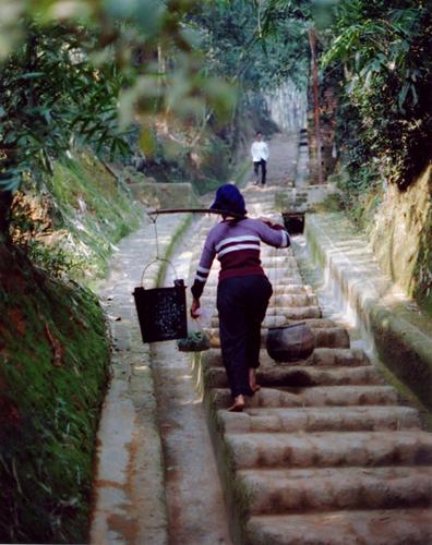  "Today Bhoung Pagoda" by Renee Donahue &rsquo;05. NDL 205: Vietnam: History and Culture since 1945 (January 2003)
