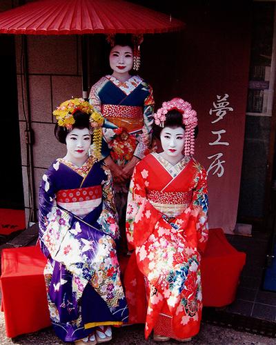  "Classic Beauty" by Joshua Zimmerman &rsquo;05. Kansai Gaidai Exchange, Japan (September 22, 2004)