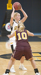 Senior guard Sara Boldt looks for an outlet.