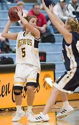 Senior Michelle Linbo looks for a teammate on the perimeter.