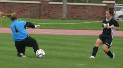 Chelsea Craven shoots the ball.