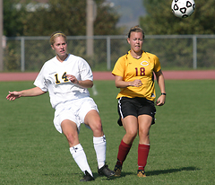 Rachel Iblings (#14) returns as a starter on the defense.