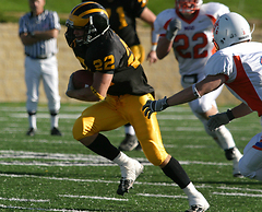 Running back Adam Lukes breaks around left end for a solid gain.
