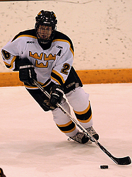 Niko Suoraniemi handles the puck.