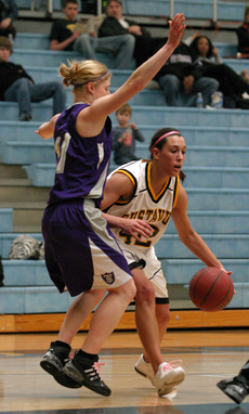 Ava Perry dribbles past a Tommy defender.