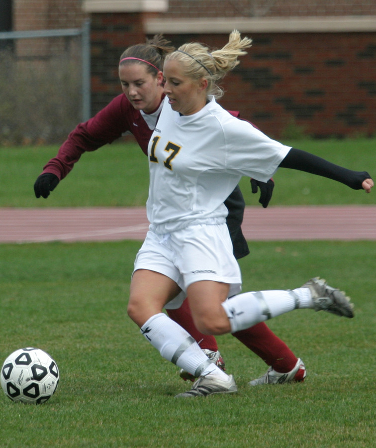 Alison Dittmer fights for position and the ball.
