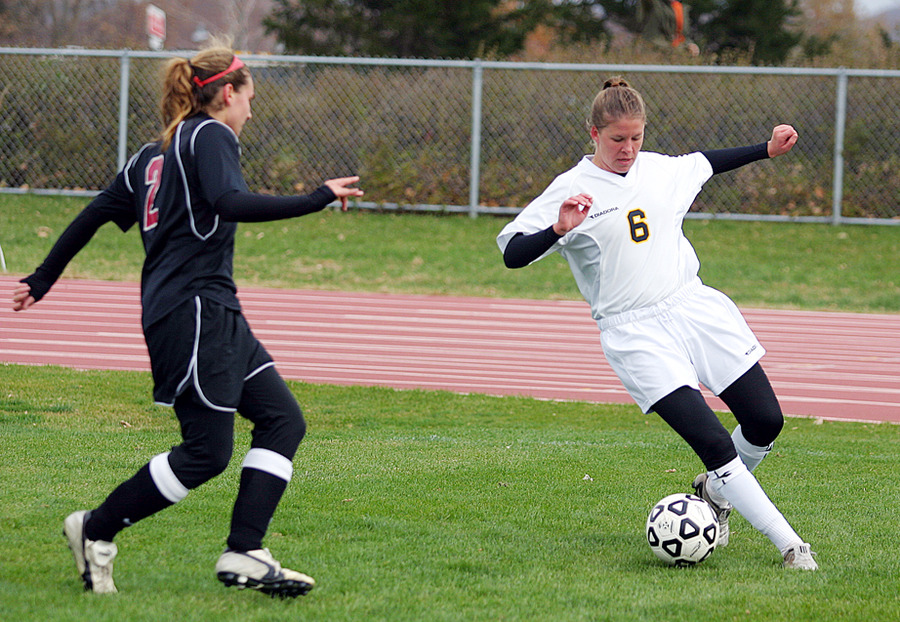 Amy Larson scored a goal and an assist in Saturday’s win vs. Hamline.
