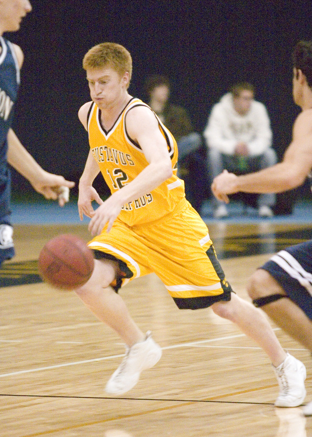 Mike DesLauriers scored nine second-half points to help spark the Gustie comeback.