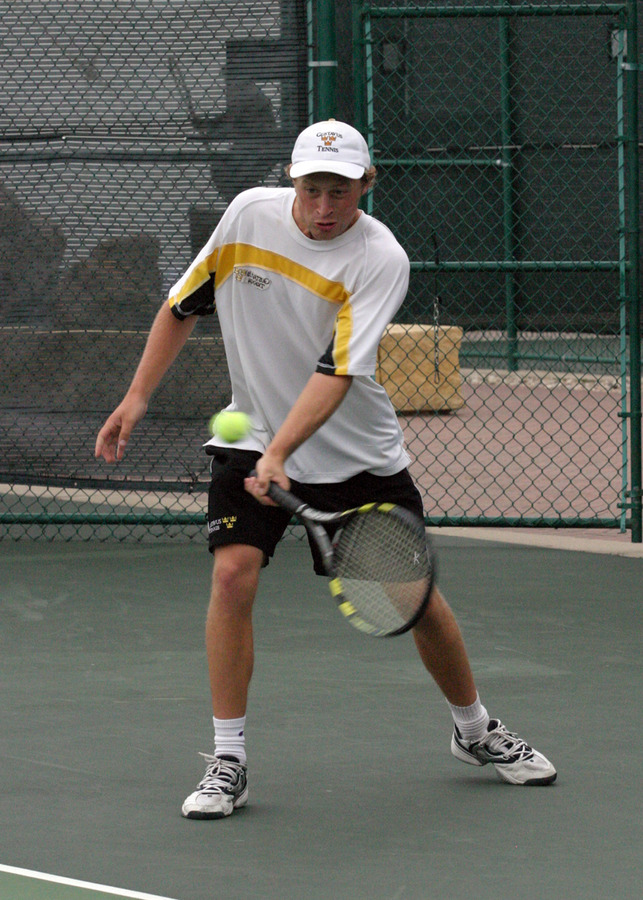 Mike Burdakin advanced to the semifinal singles round.