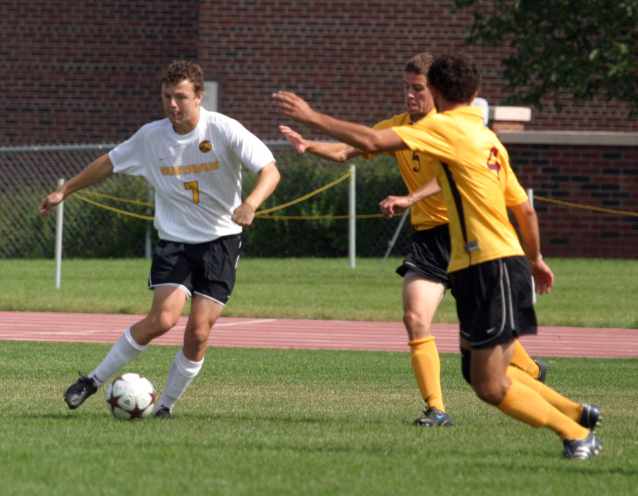 Max Malmquist dribbles his way past two Cobber defenders.