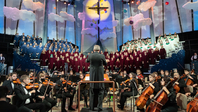 Christmas in Christ Chapel Marks 50 Years at Gustavus