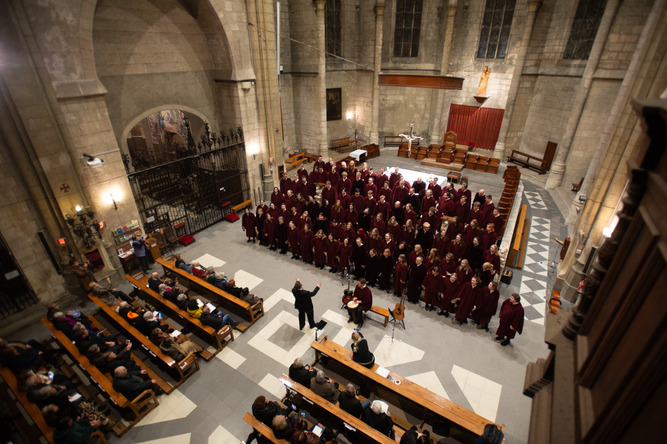 Gustavus Choir performing at Basilica de Santa Maria in Spain as part of their 2023 International Tour