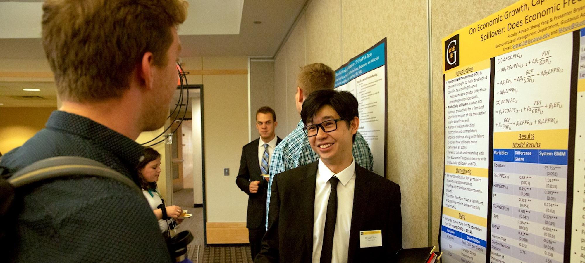 A student describes a presentation to another student. 