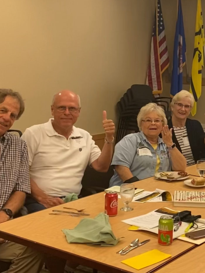 Class alumni volunteers